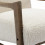 DAN - Sillón lounge en tejido de rizo color crudo y madera patinada